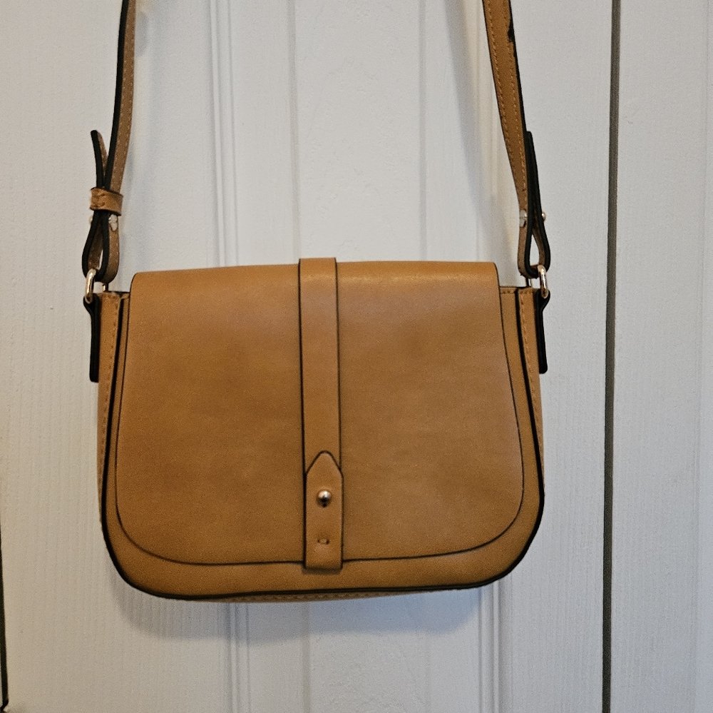 GAP | NWOT Small Tan Crossbody Saddle Bag